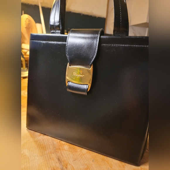 Ferragamo Vara Handbag Leather Black
